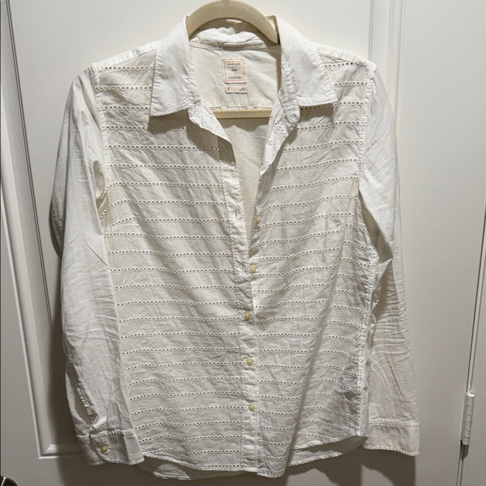 GAP Ivory Textured Button Down Shirt